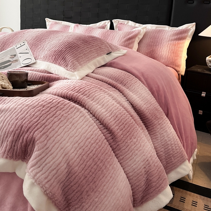 91家纺网 家纺一手货源 找家纺 羽梦家纺 2025秋冬新品260克加厚全消光貂狐绒工艺款超保暖四件套 九尾狐-豆沙粉