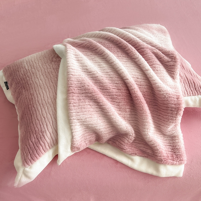 91家纺网 家纺一手货源 找家纺 羽梦家纺 2025秋冬新品260克加厚全消光貂狐绒工艺款超保暖四件套 九尾狐-豆沙粉