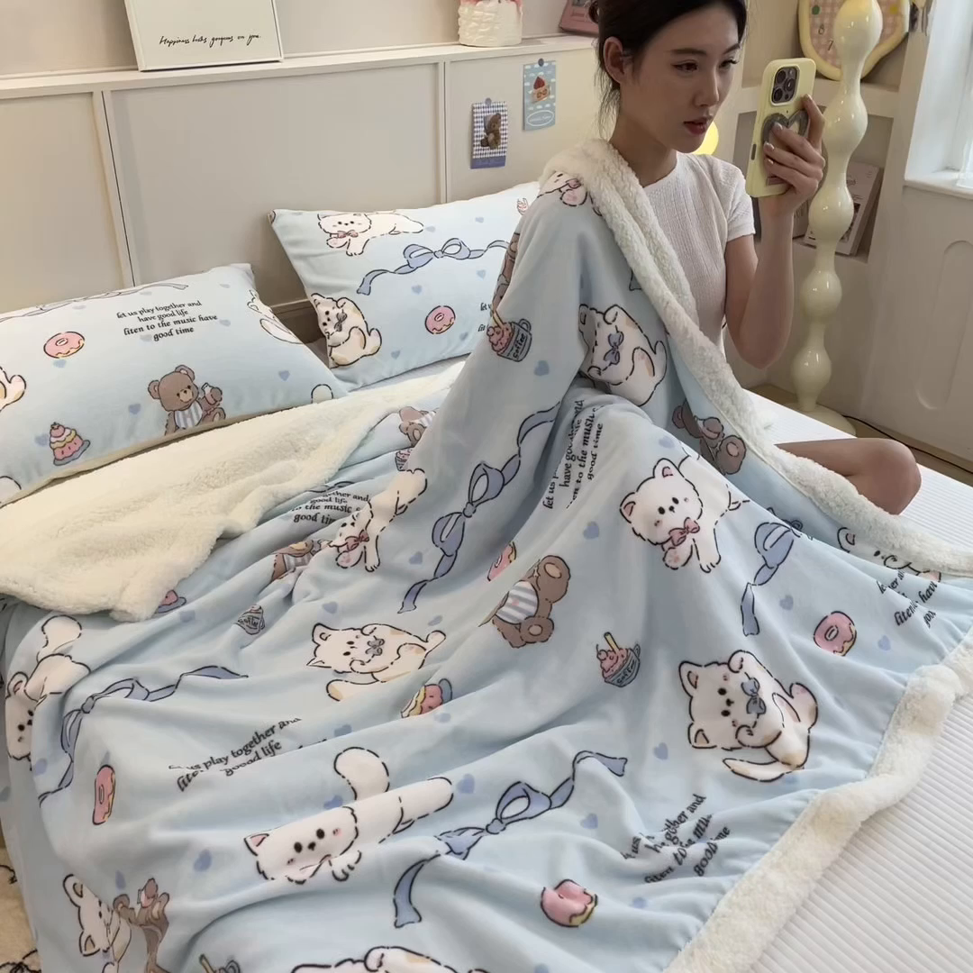 91家纺网 家纺一手货源 找家纺 丝幔家纺 2025新款A类卡通牛奶绒毛毯多功能毯 欢乐下午茶