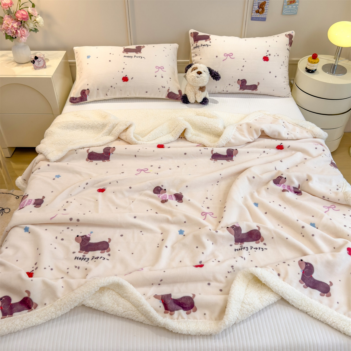 91家纺网 家纺一手货源 找家纺 丝幔家纺 2025新款A类卡通牛奶绒毛毯多功能毯 腊肠狗