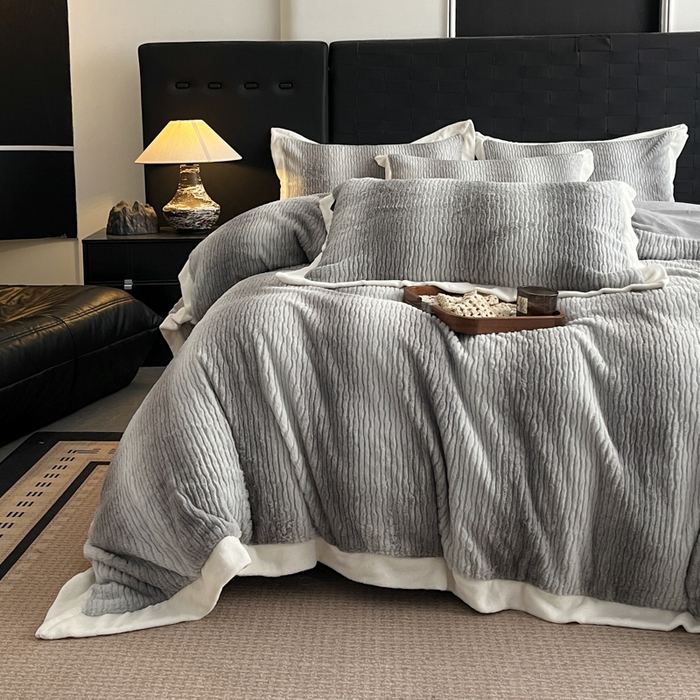 91家纺网 家纺一手货源 找家纺 羽梦家纺 2025秋冬新品260克加厚全消光貂狐绒工艺款超保暖四件套 九尾狐-灰色