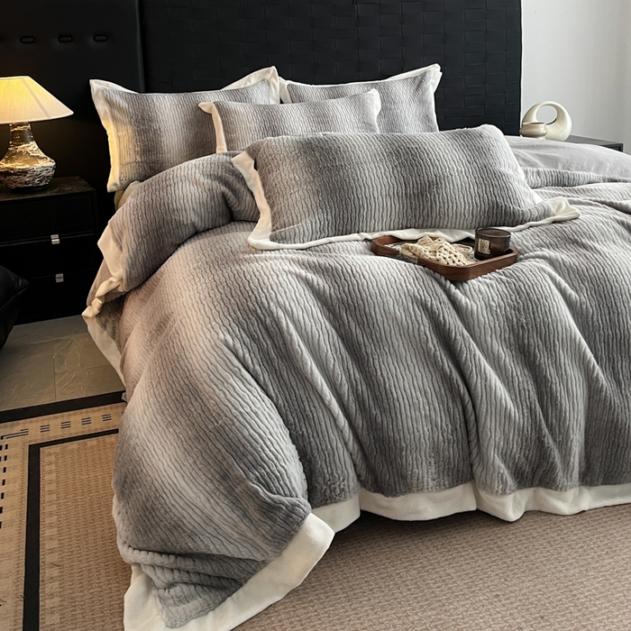 91家纺网 家纺一手货源 找家纺 羽梦家纺 2025秋冬新品260克加厚全消光貂狐绒工艺款超保暖四件套 九尾狐-灰色