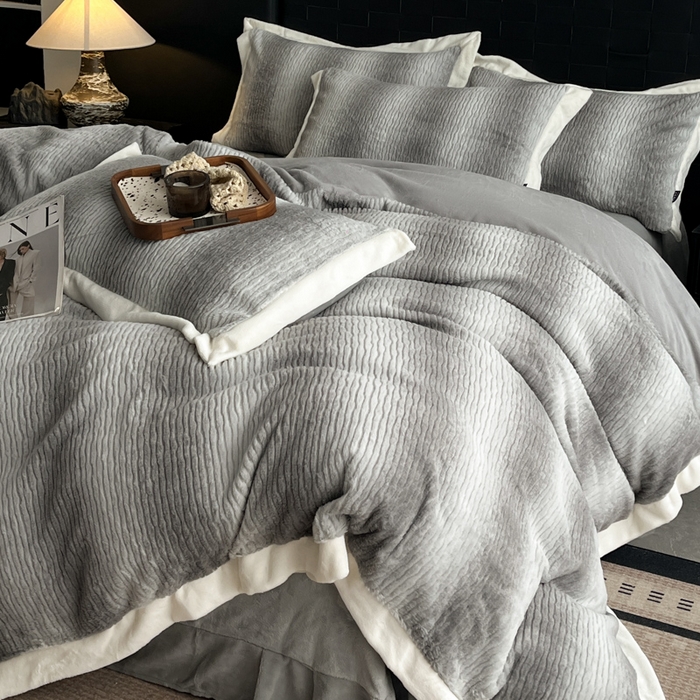 91家纺网 家纺一手货源 找家纺 羽梦家纺 2025秋冬新品260克加厚全消光貂狐绒工艺款超保暖四件套 九尾狐-灰色