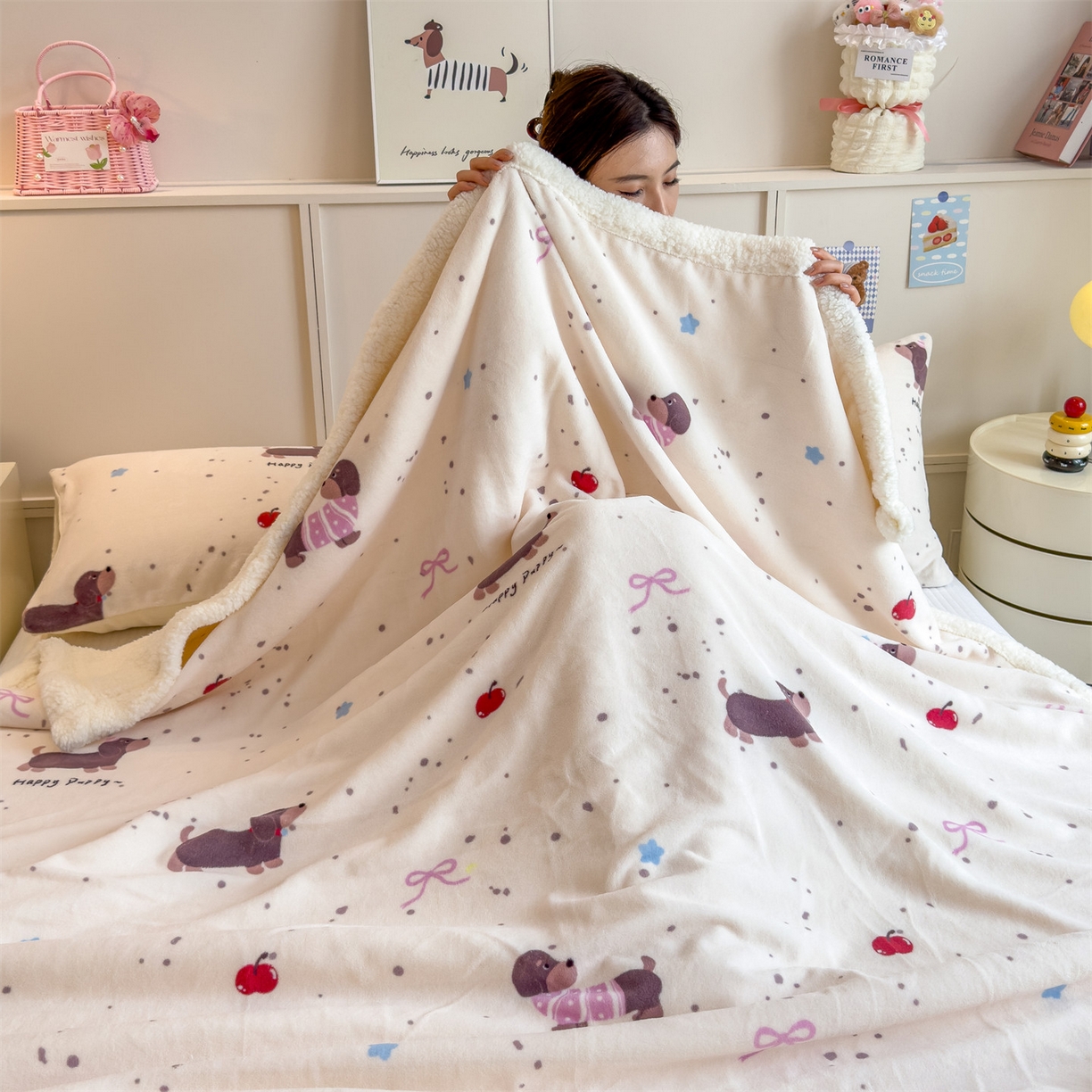 91家纺网 家纺一手货源 找家纺 丝幔家纺 2025新款A类卡通牛奶绒毛毯多功能毯 腊肠狗