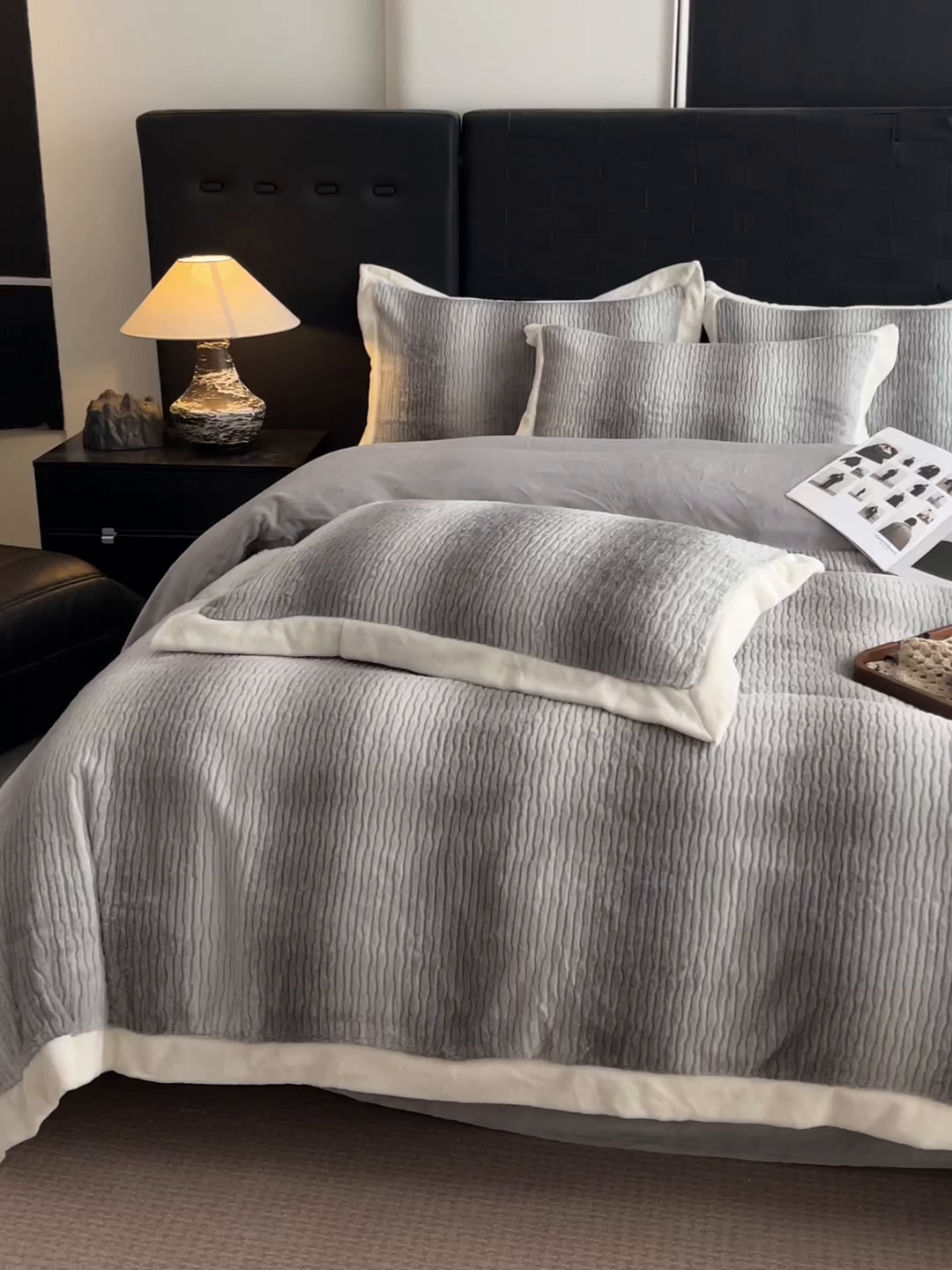 91家纺网 家纺一手货源 找家纺 羽梦家纺 2025秋冬新品260克加厚全消光貂狐绒工艺款超保暖四件套 九尾狐-灰色