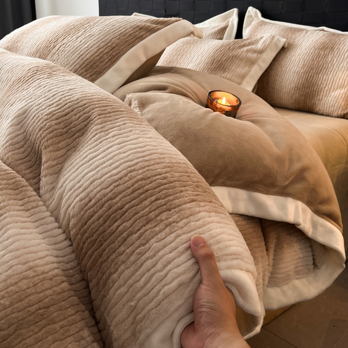 91家纺网 家纺一手货源 找家纺 羽梦家纺 2025秋冬新品260克加厚全消光貂狐绒工艺款超保暖四件套 九尾狐-咖色