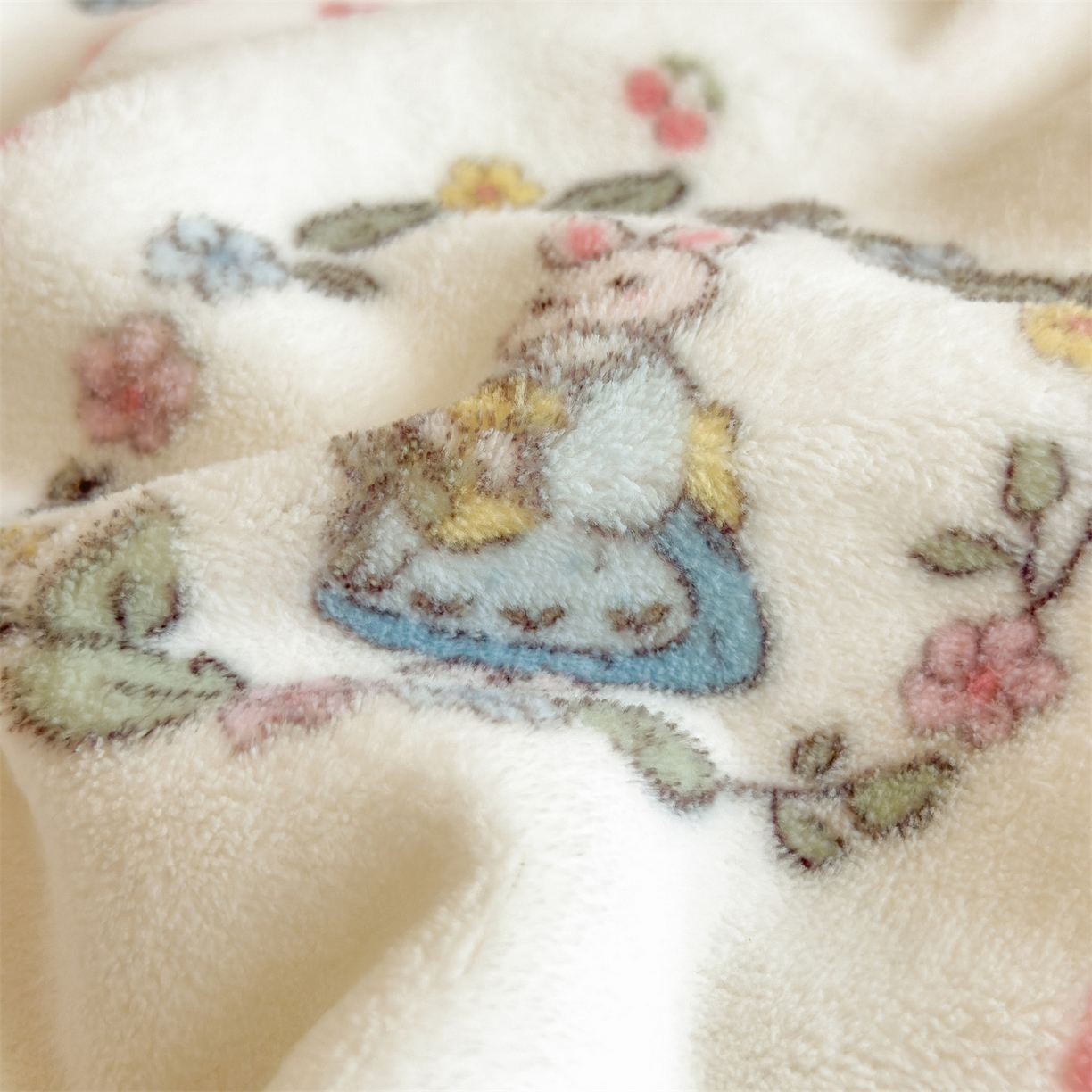 91家纺网 家纺一手货源 找家纺 丝幔家纺 2025新款A类卡通牛奶绒毛毯多功能毯 秘密花园