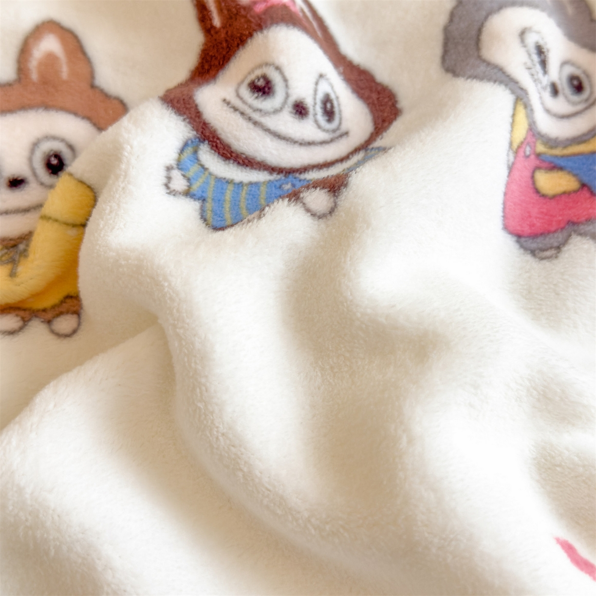 91家纺网 家纺一手货源 找家纺 丝幔家纺 2025新款A类卡通牛奶绒毛毯多功能毯 趣多多