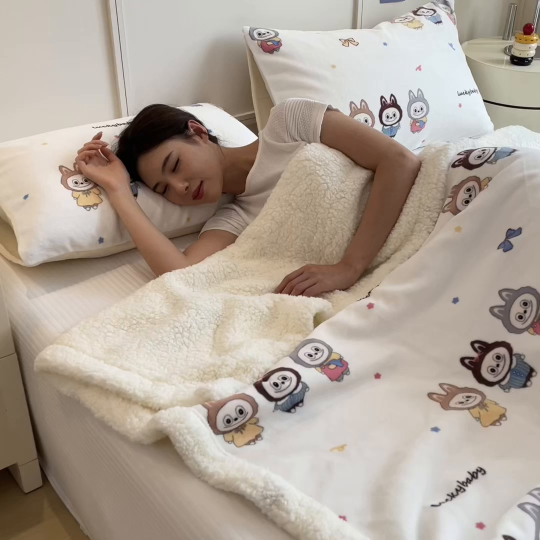 91家纺网 家纺一手货源 找家纺 丝幔家纺 2025新款A类卡通牛奶绒毛毯多功能毯 趣多多