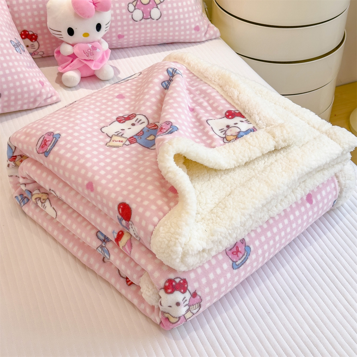 91家纺网 家纺一手货源 找家纺 丝幔家纺 2025新款A类卡通牛奶绒毛毯多功能毯 甜心粉猫