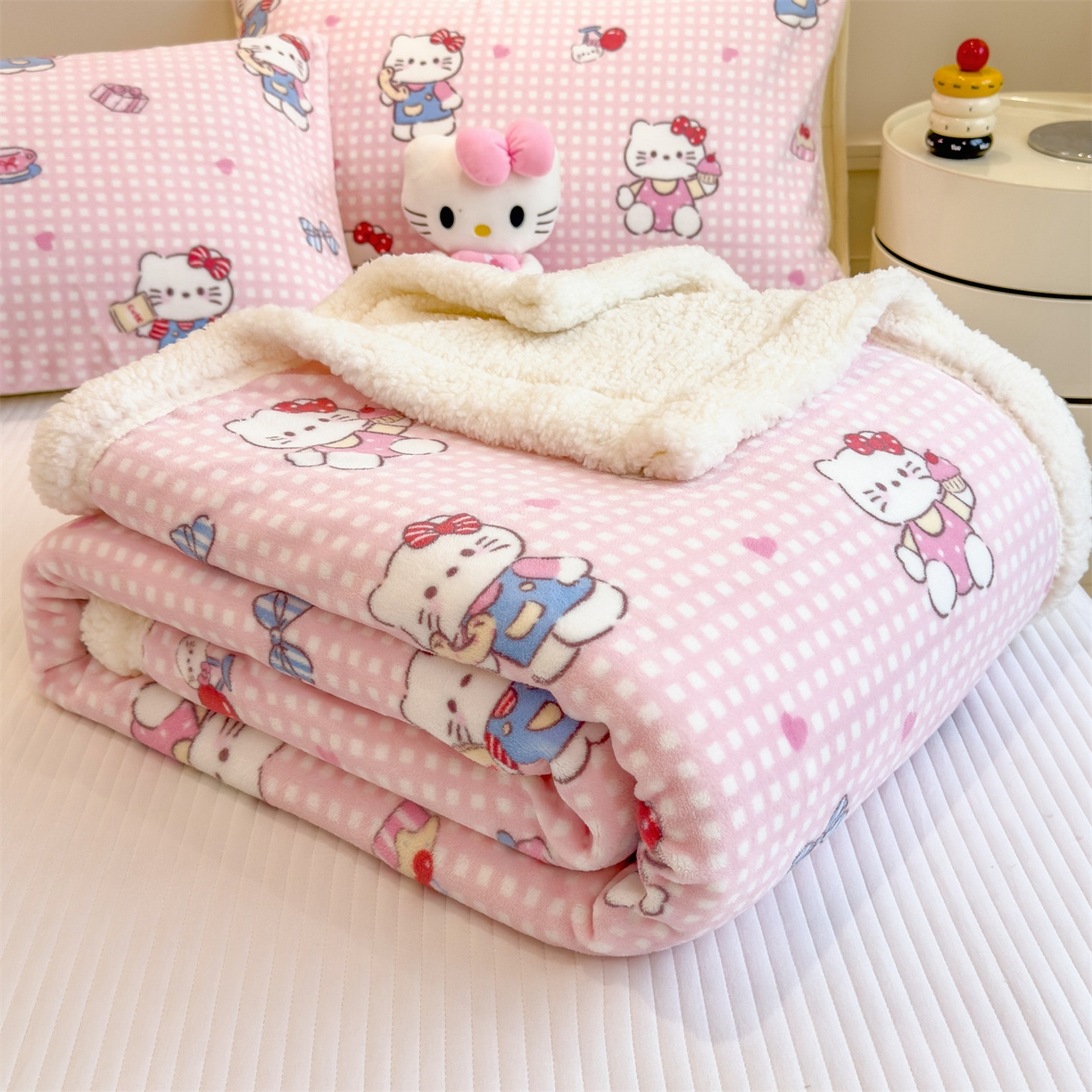 91家纺网 家纺一手货源 找家纺 丝幔家纺 2025新款A类卡通牛奶绒毛毯多功能毯 甜心粉猫