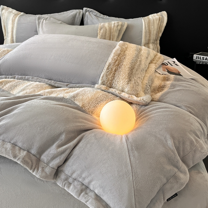 91家纺网 家纺一手货源 找家纺 羽梦家纺 2025新款260克加厚全消光皮草款阳光绒轻奢四件套 托斯卡纳-暗灰