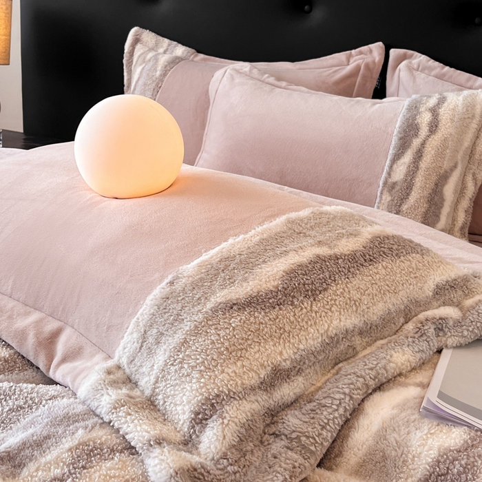 91家纺网 家纺一手货源 找家纺 羽梦家纺 2025新款260克加厚全消光皮草款阳光绒轻奢四件套 托斯卡纳-暗粉