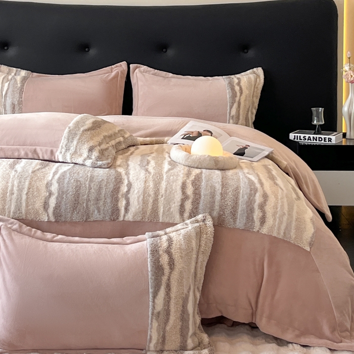 91家纺网 家纺一手货源 找家纺 羽梦家纺 2025新款260克加厚全消光皮草款阳光绒轻奢四件套 托斯卡纳-暗粉