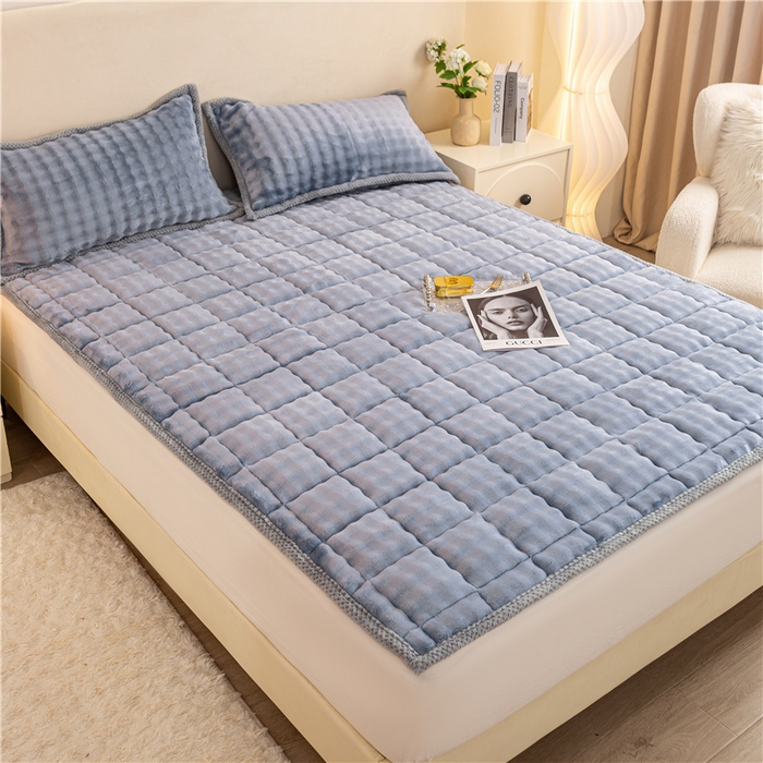 91家纺网 家纺一手货源 找家纺 正邦家纺 2025新款泡泡绒床褥床垫 雾蓝