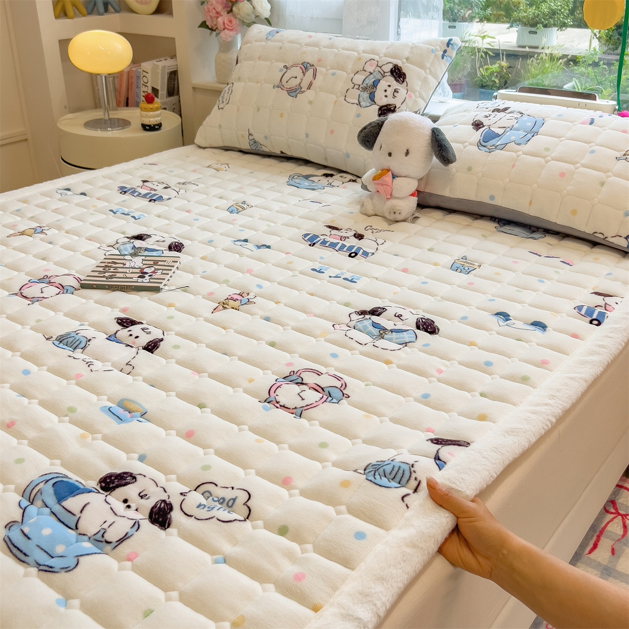 91家纺网 家纺一手货源 找家纺 （总）丝幔家纺 2025新款牛奶绒印花床护垫成人款