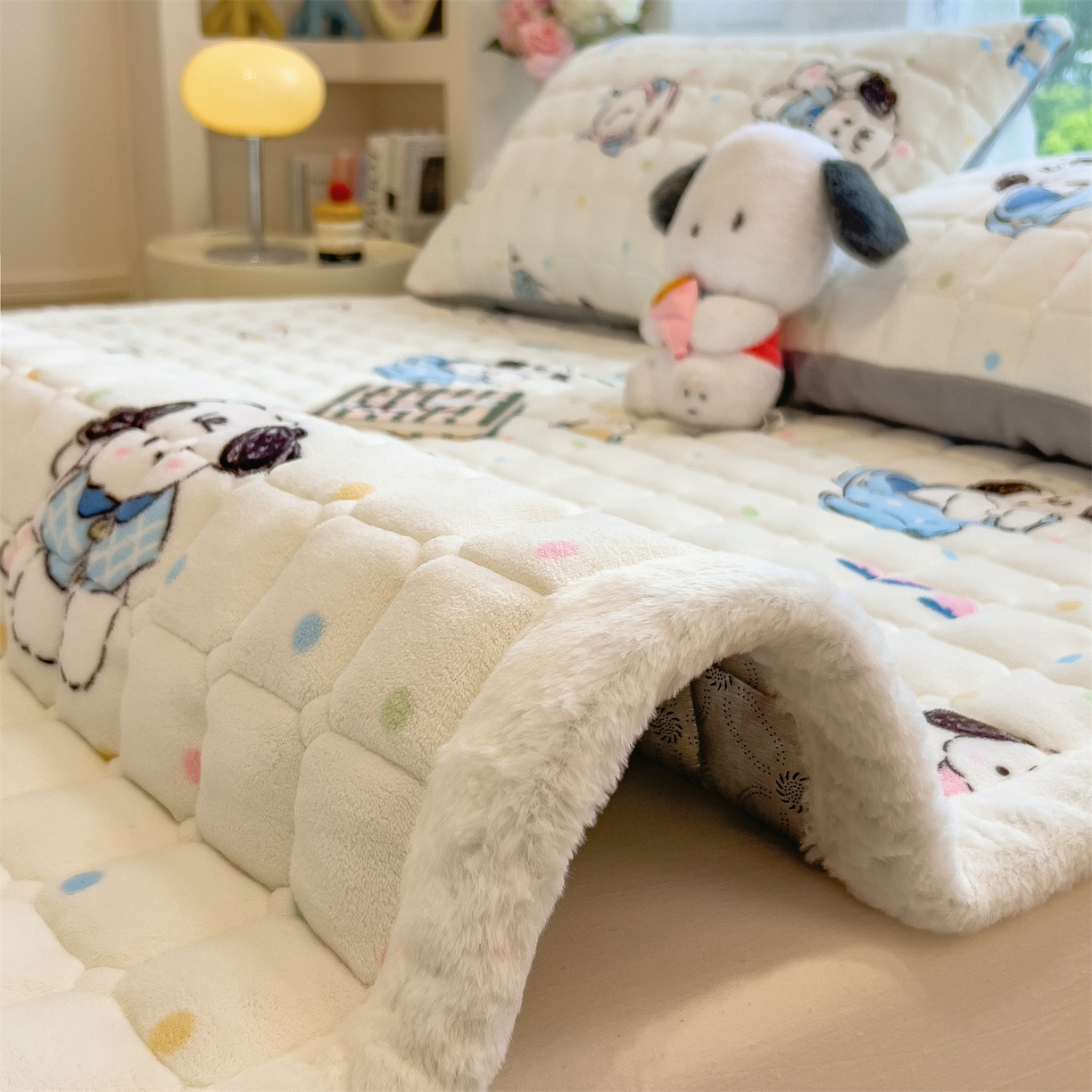 91家纺网 家纺一手货源 找家纺 （总）丝幔家纺 2025新款牛奶绒印花床护垫成人款