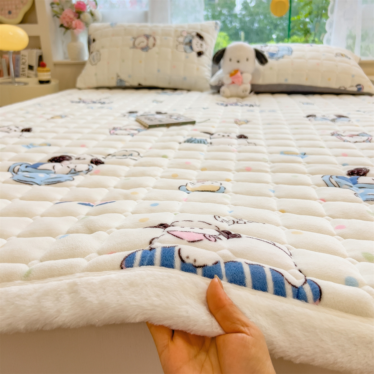 91家纺网 家纺一手货源 找家纺 （总）丝幔家纺 2025新款牛奶绒印花床护垫成人款