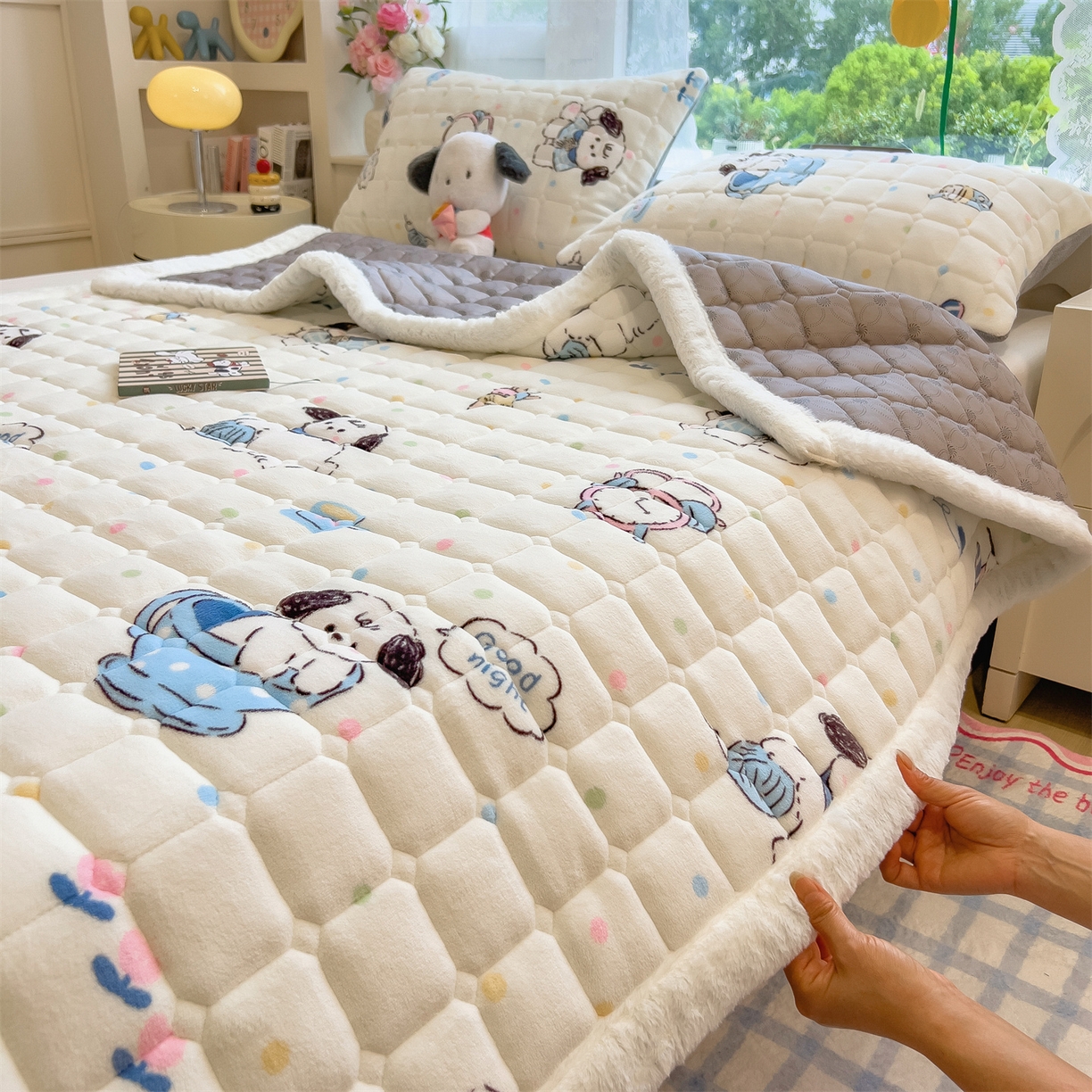 91家纺网 家纺一手货源 找家纺 （总）丝幔家纺 2025新款牛奶绒印花床护垫成人款