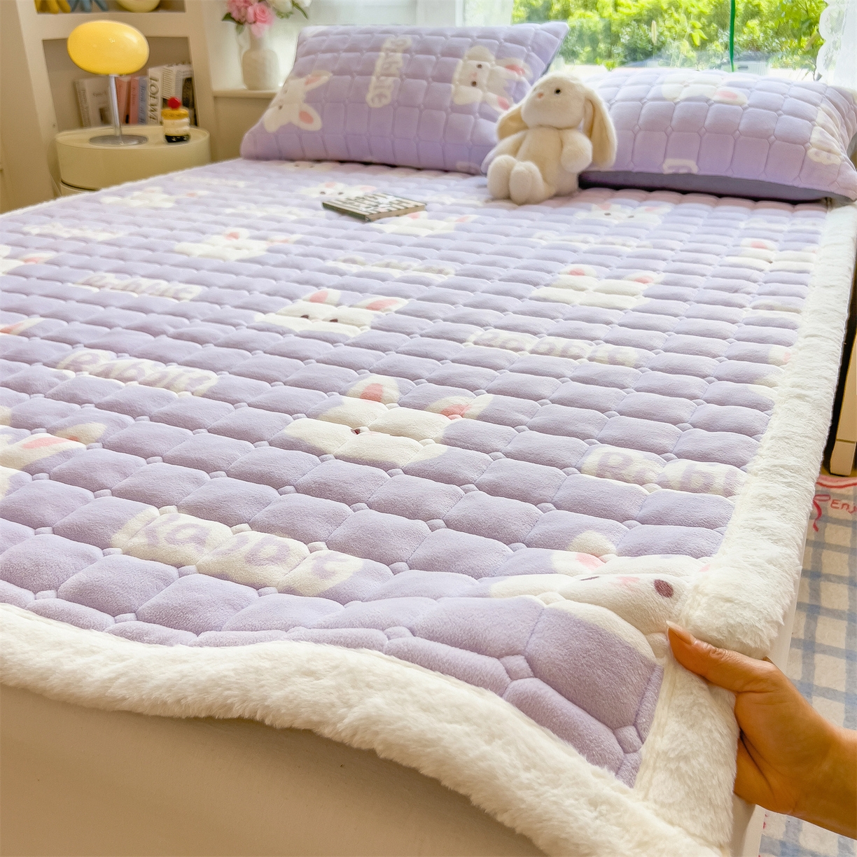 91家纺网 家纺一手货源 找家纺 （总）丝幔家纺 2025新款牛奶绒印花床护垫成人款