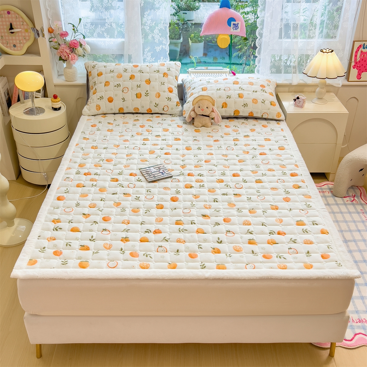 91家纺网 家纺一手货源 找家纺 丝幔家纺 2025新款牛奶绒印花床护垫成人款 大橘大利