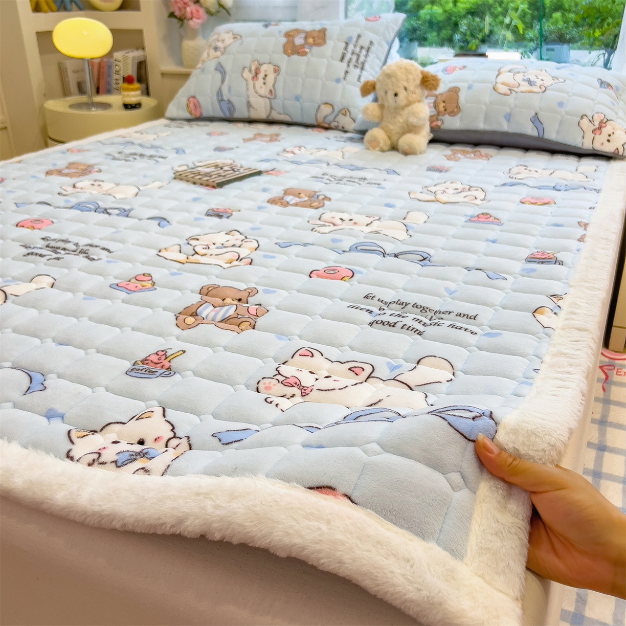 丝幔家纺 2025新款牛奶绒印花床护垫成人款 欢乐下午茶