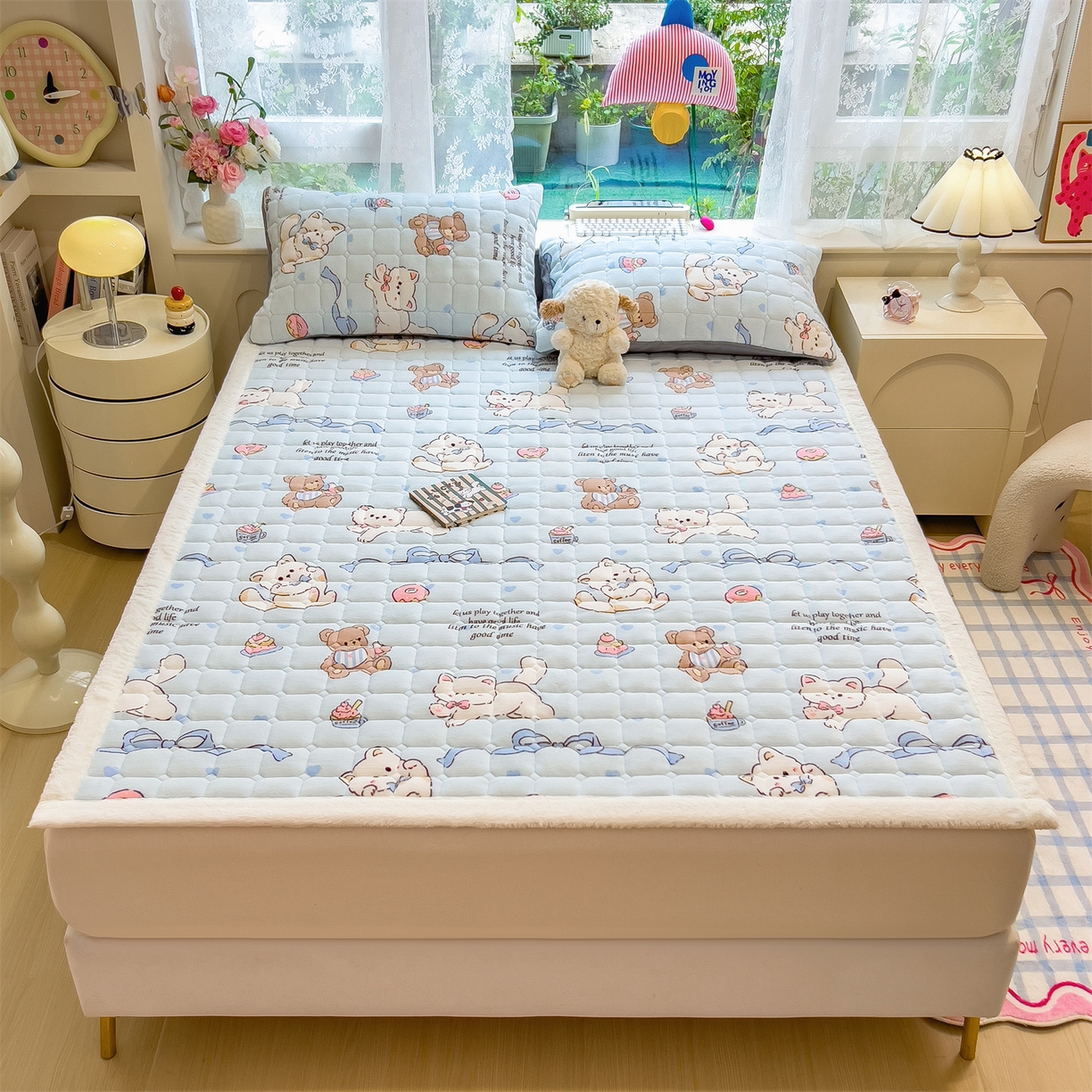 91家纺网 家纺一手货源 找家纺 丝幔家纺 2025新款牛奶绒印花床护垫成人款 欢乐下午茶