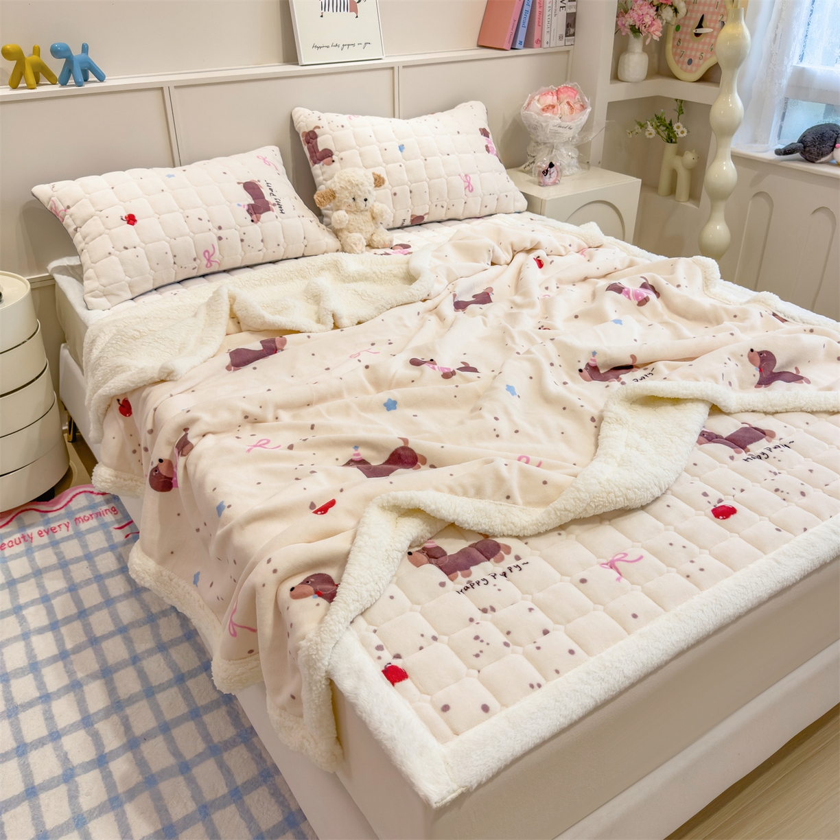 91家纺网 家纺一手货源 找家纺 丝幔家纺 2025新款牛奶绒印花床护垫成人款 腊肠狗