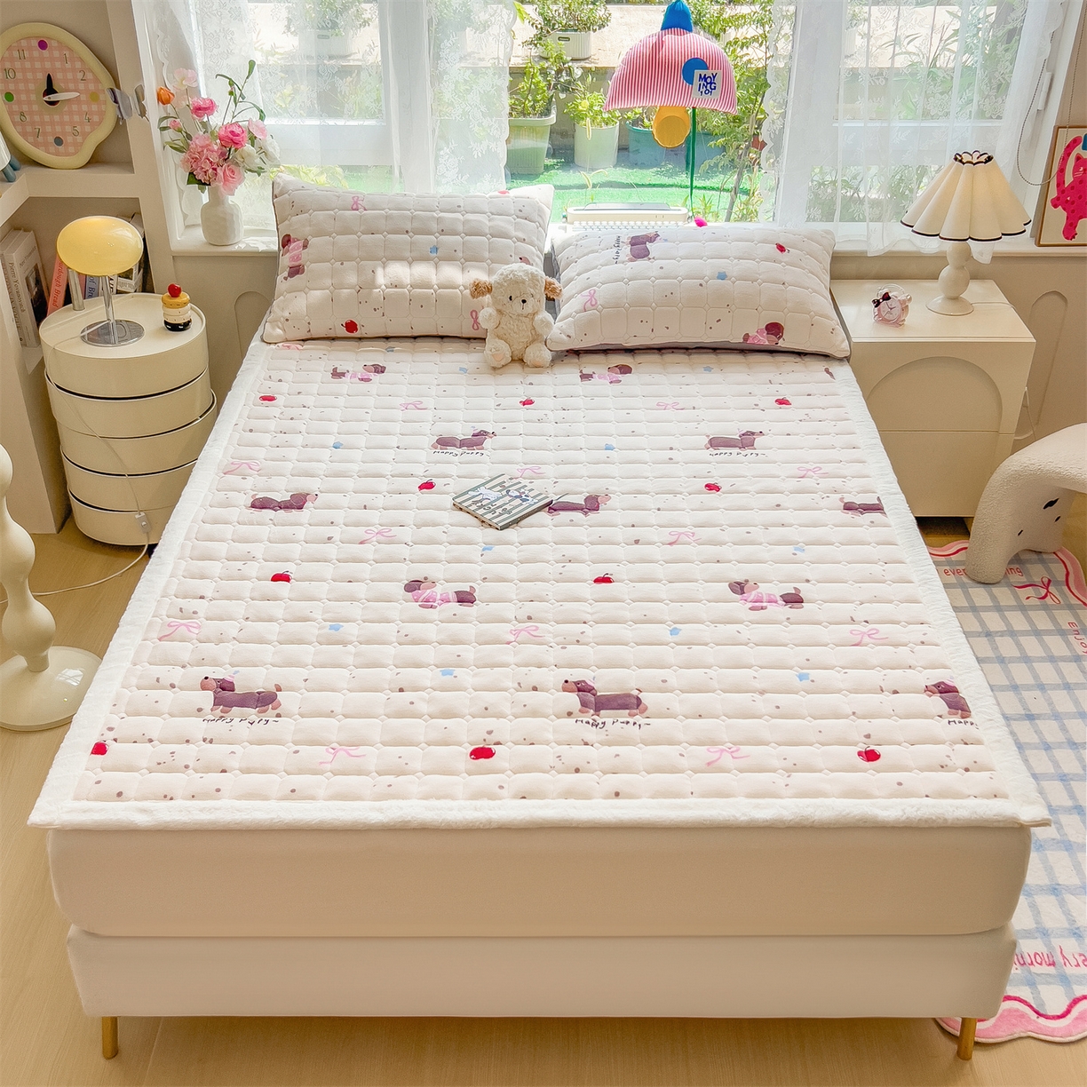 91家纺网 家纺一手货源 找家纺 丝幔家纺 2025新款牛奶绒印花床护垫成人款 腊肠狗