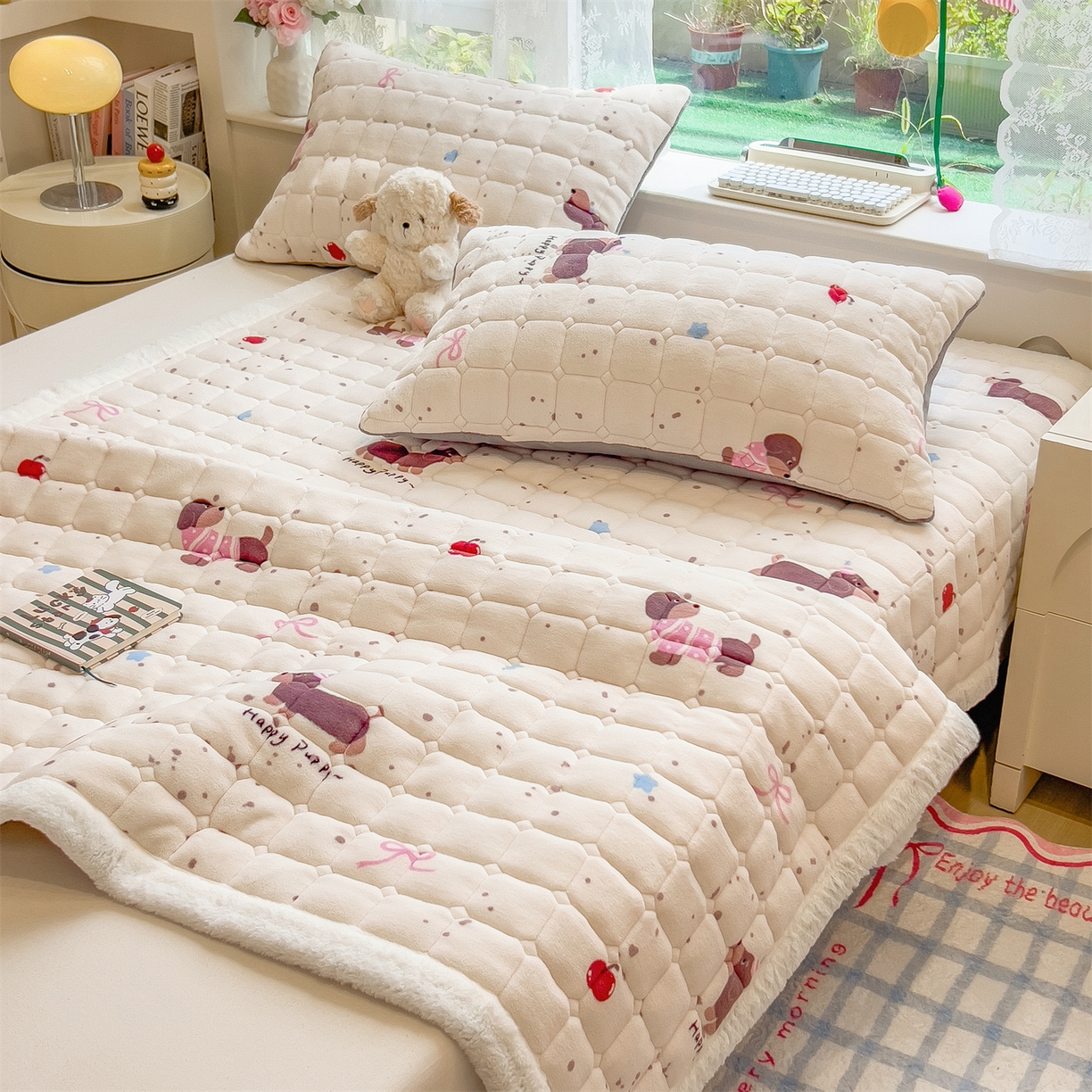 91家纺网 家纺一手货源 找家纺 丝幔家纺 2025新款牛奶绒印花床护垫成人款 腊肠狗