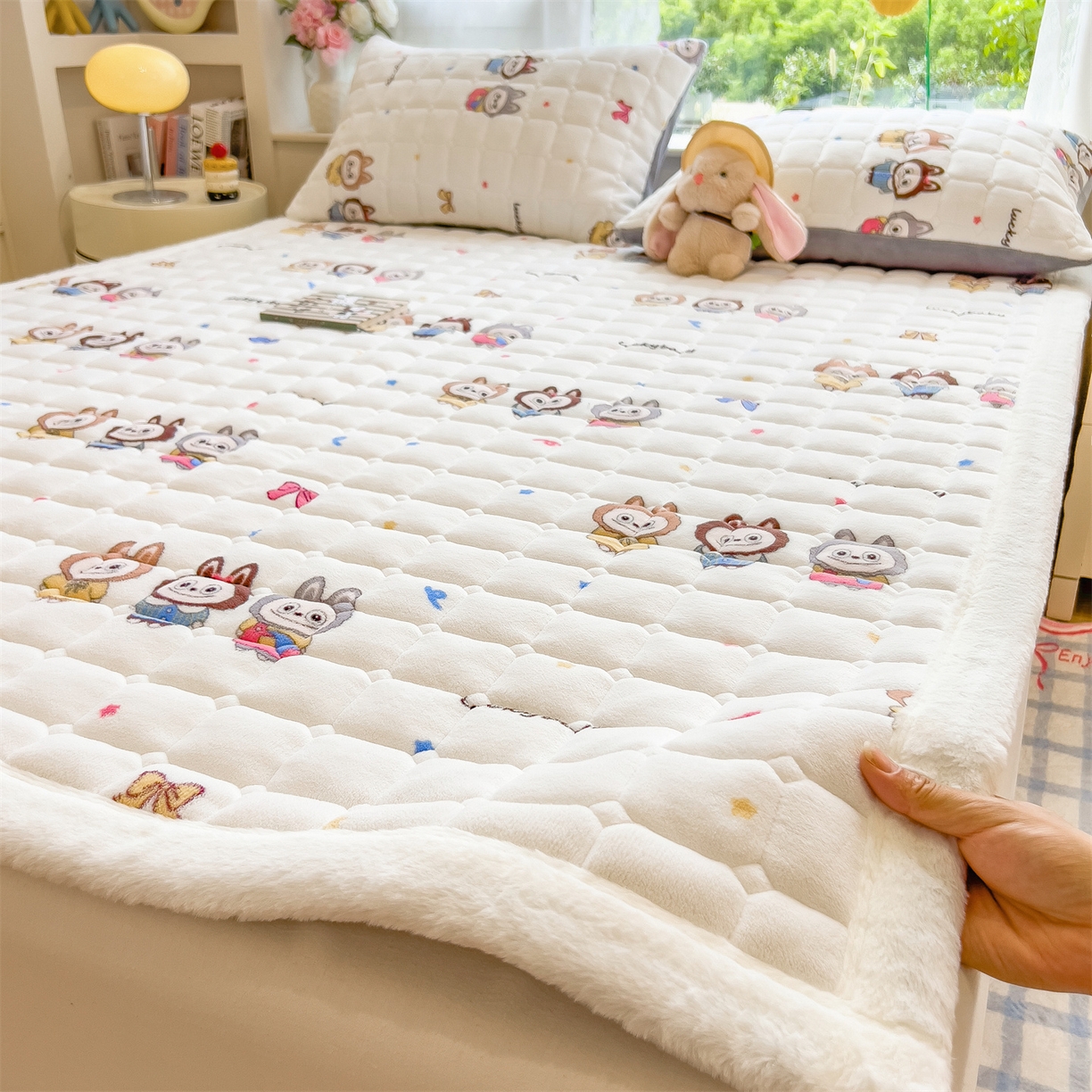 丝幔家纺 2025新款牛奶绒印花床护垫成人款 趣多多