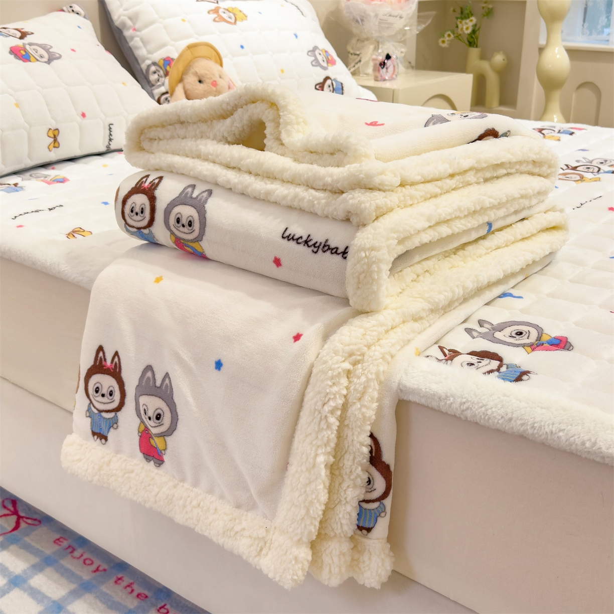 91家纺网 家纺一手货源 找家纺 丝幔家纺 2025新款牛奶绒印花床护垫成人款 趣多多