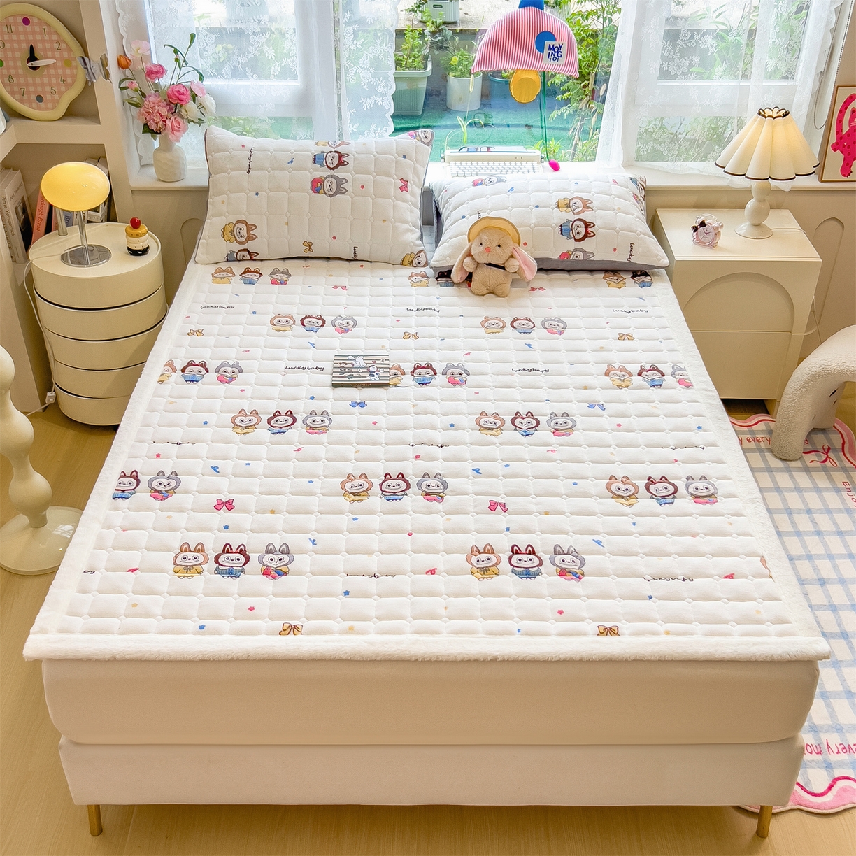 91家纺网 家纺一手货源 找家纺 丝幔家纺 2025新款牛奶绒印花床护垫成人款 趣多多