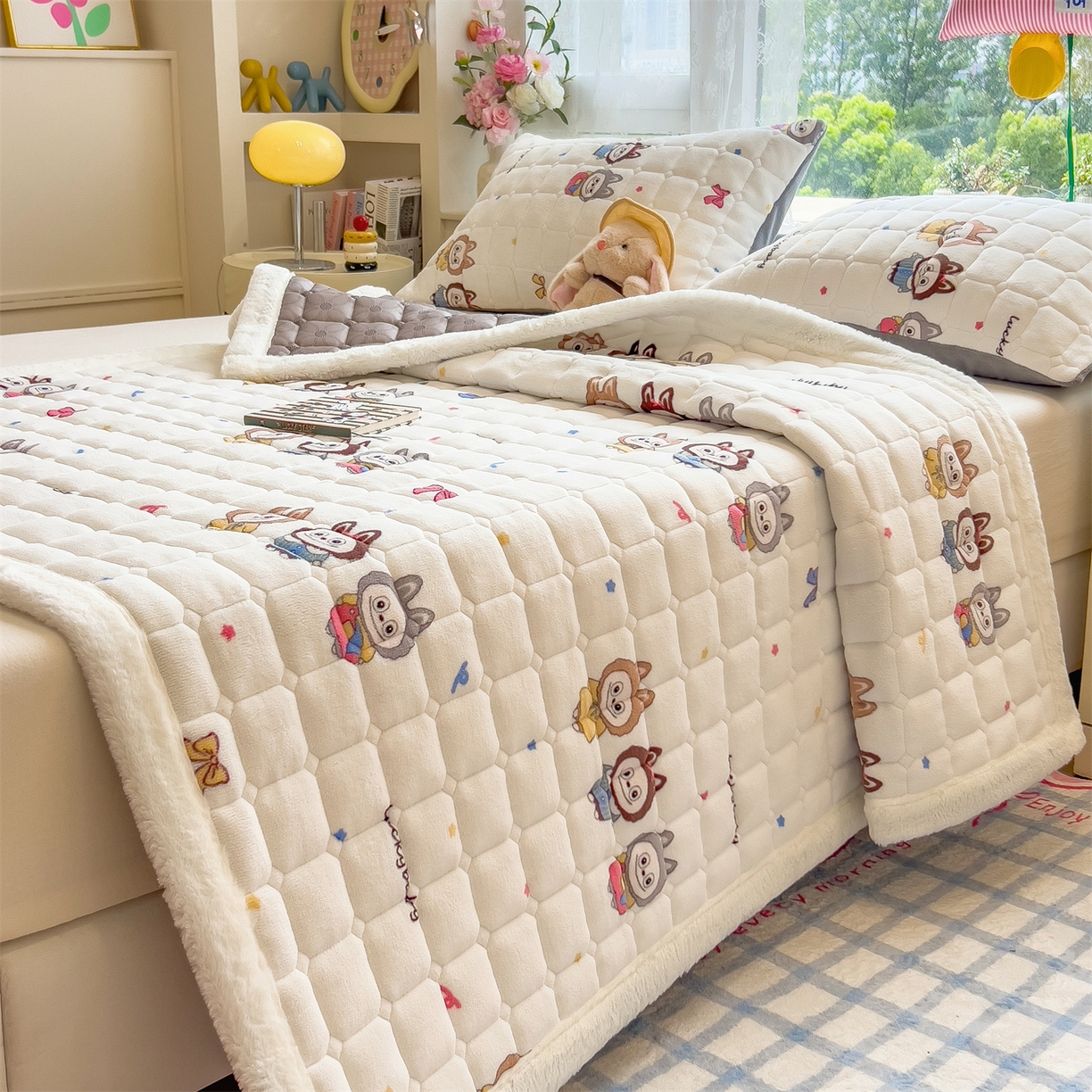 91家纺网 家纺一手货源 找家纺 丝幔家纺 2025新款牛奶绒印花床护垫成人款 趣多多