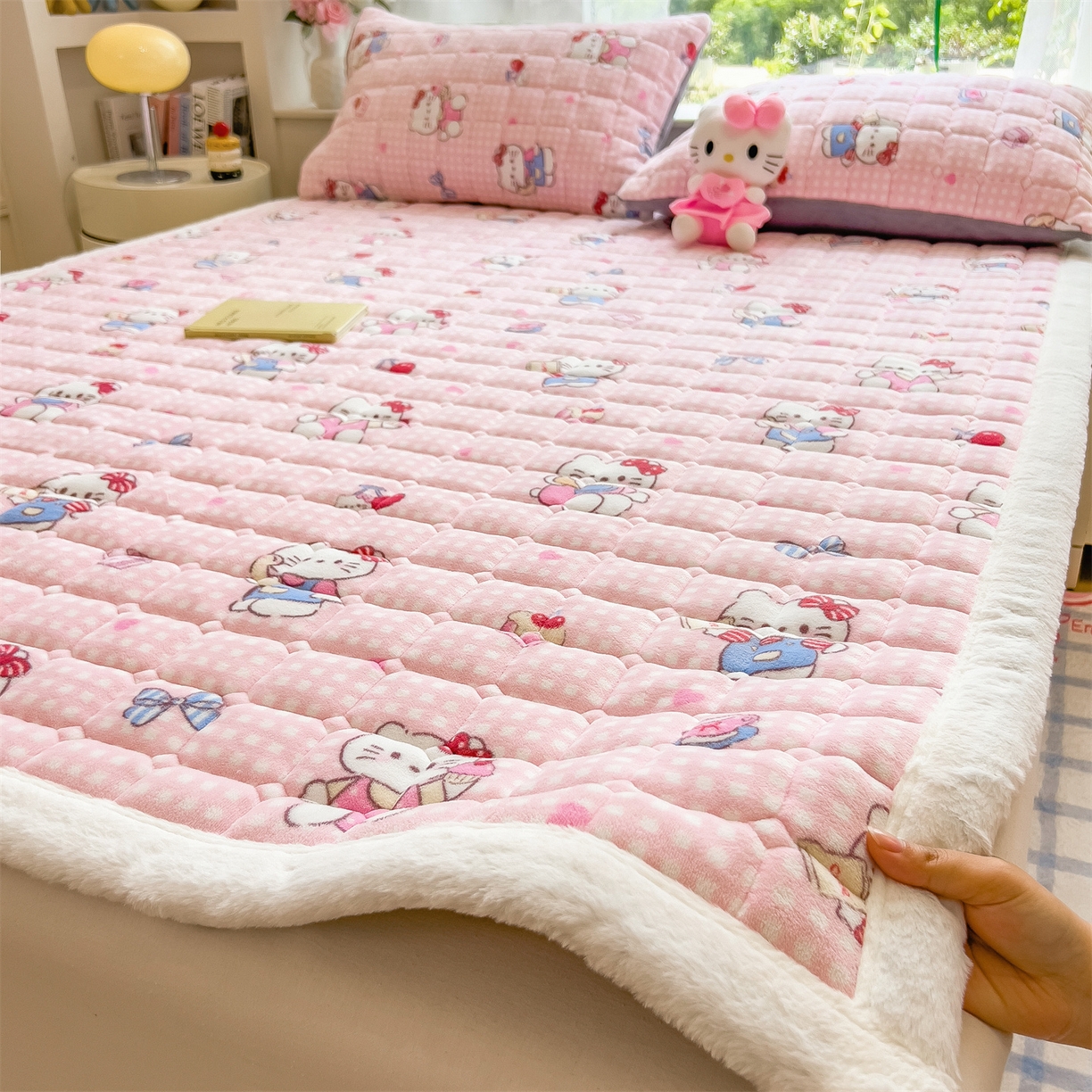 丝幔家纺 2025新款牛奶绒印花床护垫成人款 甜心粉猫