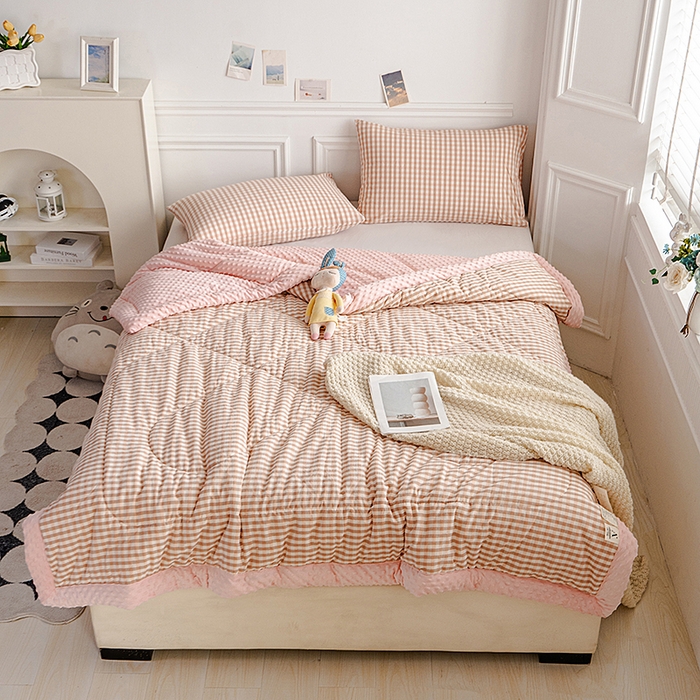 91家纺网 家纺一手货源 找家纺 天瑜家纺 2025新款全棉纯棉色织水洗棉手包豆豆被大豆被被子被芯 粉小格