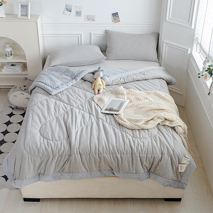 91家纺网 家纺一手货源 找家纺 天瑜家纺 2025新款全棉纯棉色织水洗棉手包豆豆被大豆被被子被芯 灰细条纹