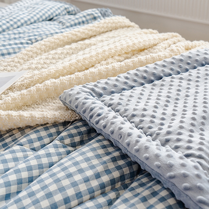 91家纺网 家纺一手货源 找家纺 天瑜家纺 2025新款全棉纯棉色织水洗棉手包豆豆被大豆被被子被芯 蓝小格