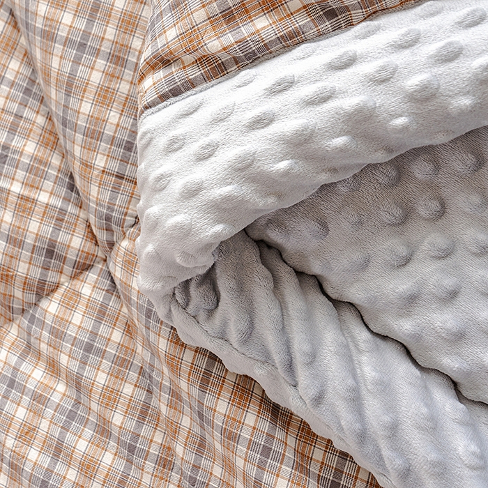 91家纺网 家纺一手货源 找家纺 天瑜家纺 2025新款全棉纯棉色织水洗棉手包豆豆被大豆被被子被芯 洋气灰