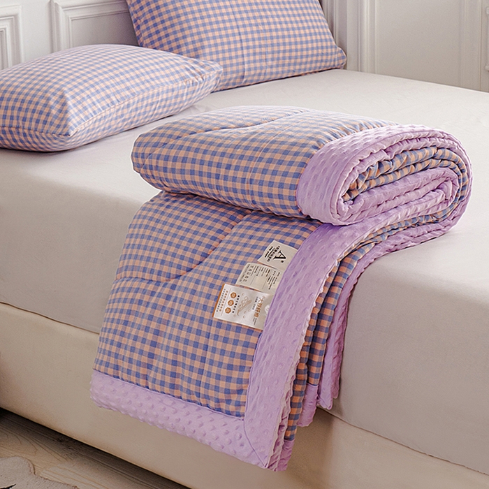 91家纺网 家纺一手货源 找家纺 天瑜家纺 2025新款全棉纯棉色织水洗棉手包豆豆被大豆被被子被芯 紫粉小格