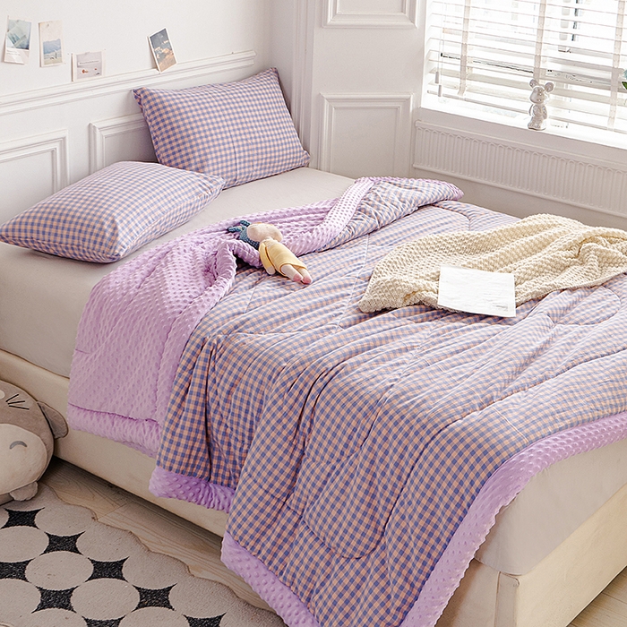 91家纺网 家纺一手货源 找家纺 天瑜家纺 2025新款全棉纯棉色织水洗棉手包豆豆被大豆被被子被芯 紫粉小格