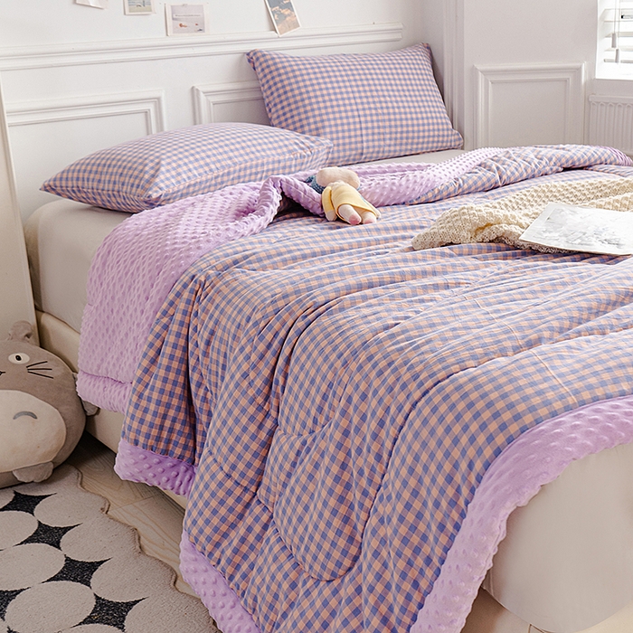 91家纺网 家纺一手货源 找家纺 天瑜家纺 2025新款全棉纯棉色织水洗棉手包豆豆被大豆被被子被芯 紫粉小格