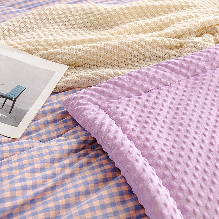 91家纺网 家纺一手货源 找家纺 天瑜家纺 2025新款全棉纯棉色织水洗棉手包豆豆被大豆被被子被芯 紫粉小格