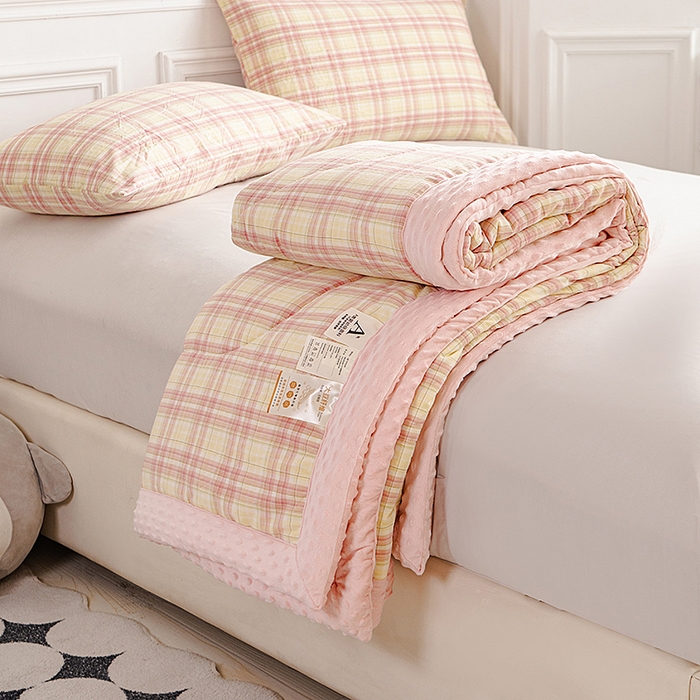 91家纺网 家纺一手货源 找家纺 天瑜家纺 2025新款全棉纯棉色织水洗棉手包豆豆被大豆被被子被芯 布叮粉