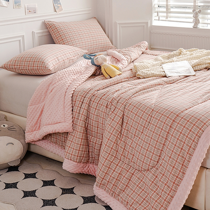 91家纺网 家纺一手货源 找家纺 天瑜家纺 2025新款全棉纯棉色织水洗棉手包豆豆被大豆被被子被芯 洋气红