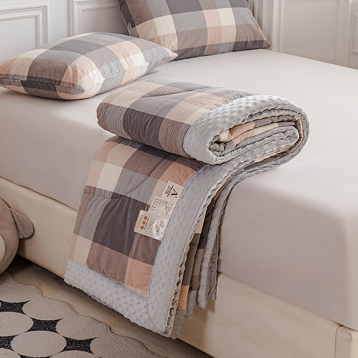 91家纺网 家纺一手货源 找家纺 天瑜家纺 2025新款全棉纯棉色织水洗棉手包豆豆被大豆被被子被芯 洛伊灰咖大格