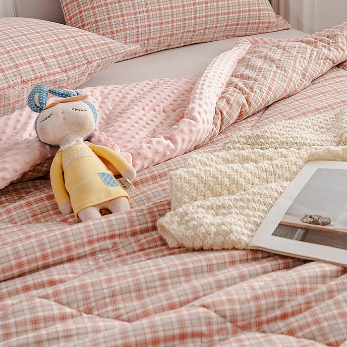 91家纺网 家纺一手货源 找家纺 天瑜家纺 2025新款全棉纯棉色织水洗棉手包豆豆被大豆被被子被芯 洋气红