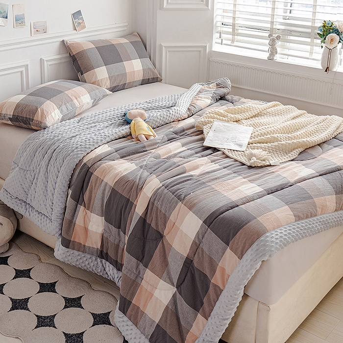 91家纺网 家纺一手货源 找家纺 天瑜家纺 2025新款全棉纯棉色织水洗棉手包豆豆被大豆被被子被芯 洛伊灰咖大格