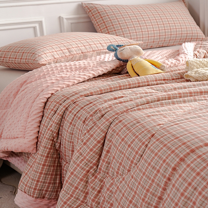 91家纺网 家纺一手货源 找家纺 天瑜家纺 2025新款全棉纯棉色织水洗棉手包豆豆被大豆被被子被芯 洋气红