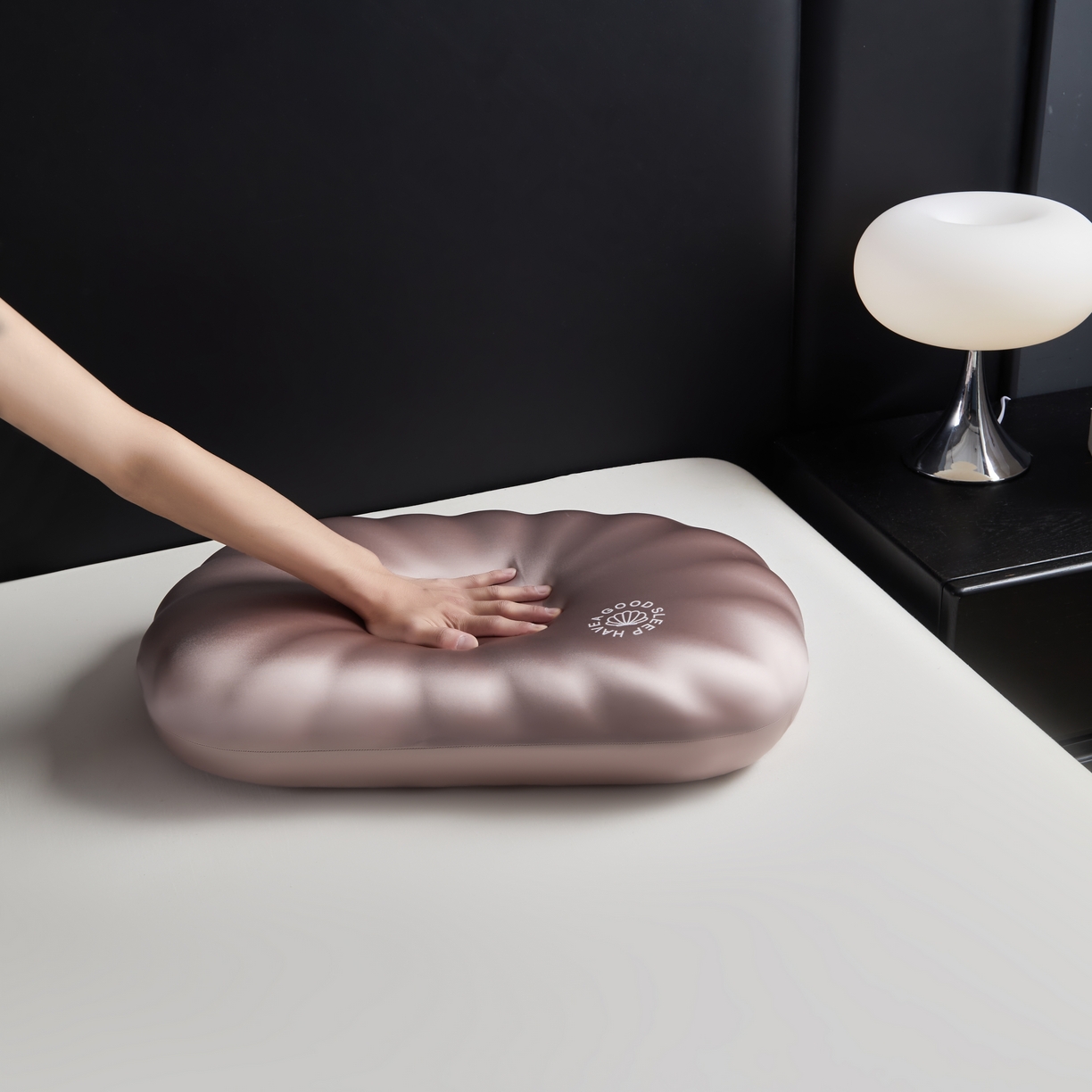 91家纺网 家纺一手货源 找家纺 芯链  2025年新款生物基贝壳枕 玫瑰金